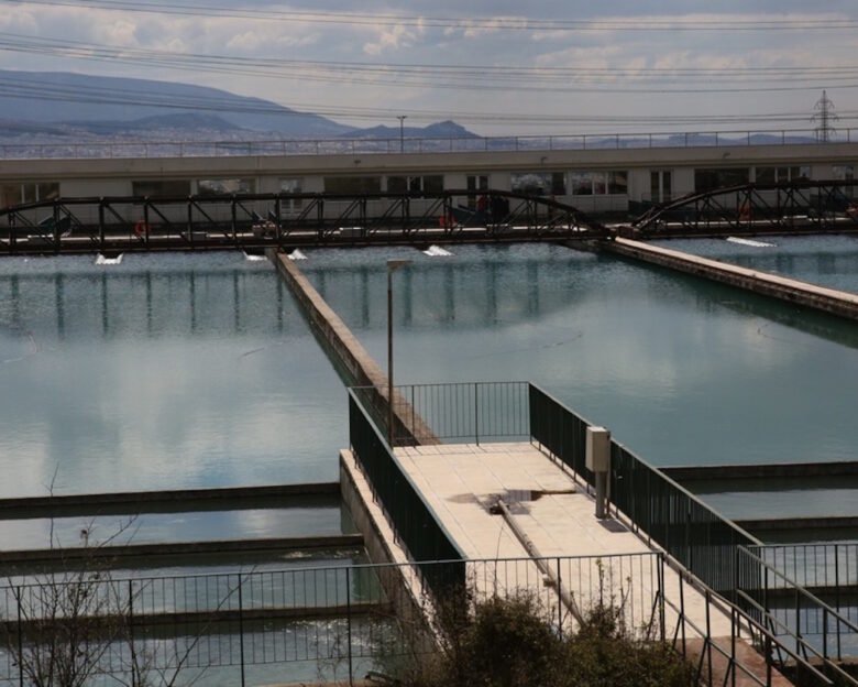 Δεξαμενές νερού στις εγκαταστάσεις της Μονάδας Επεξεργασίας Νερού της ΕΥΔΑΠ στις Αχαρνές