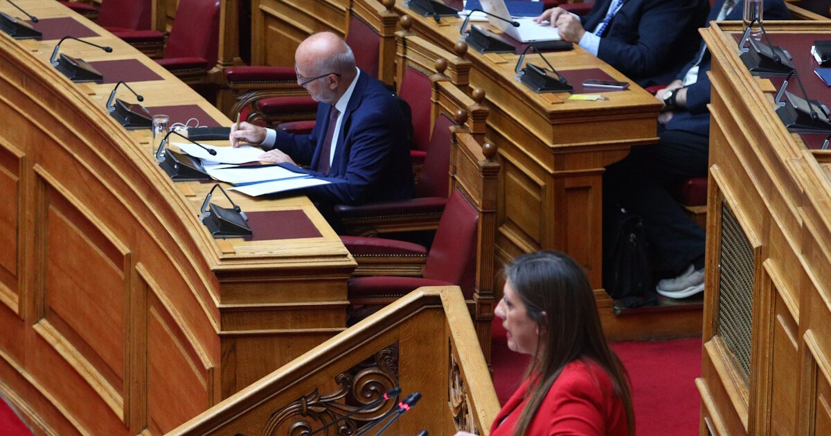 Φλωρίδης σε Κωνσταντοπούλου στη Βουλή: «Υπάρχει μία κωμωδία με τον Γιώργο Κωνσταντίνου που έχει ανεβεί σε παγκάκι, πλησιάζετε επικίνδυνα προς αυτό»