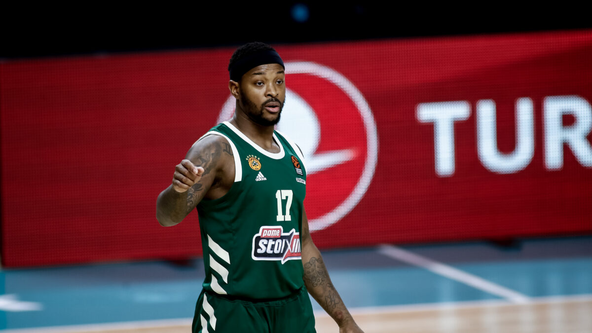 Ο Μάρκους Φόστερ με τη φανέλα του Παναθηναϊκού