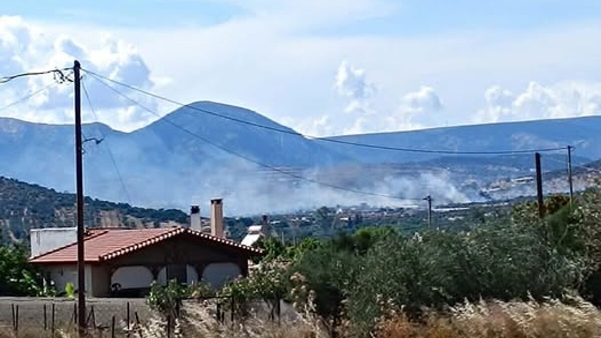 φωτιά καλύβια