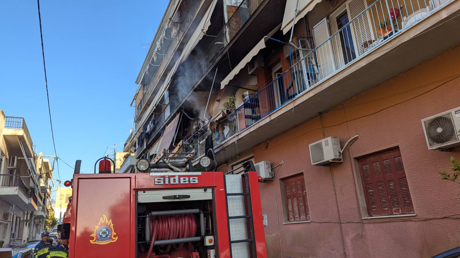 Φωτιά σε πολυκατοικία