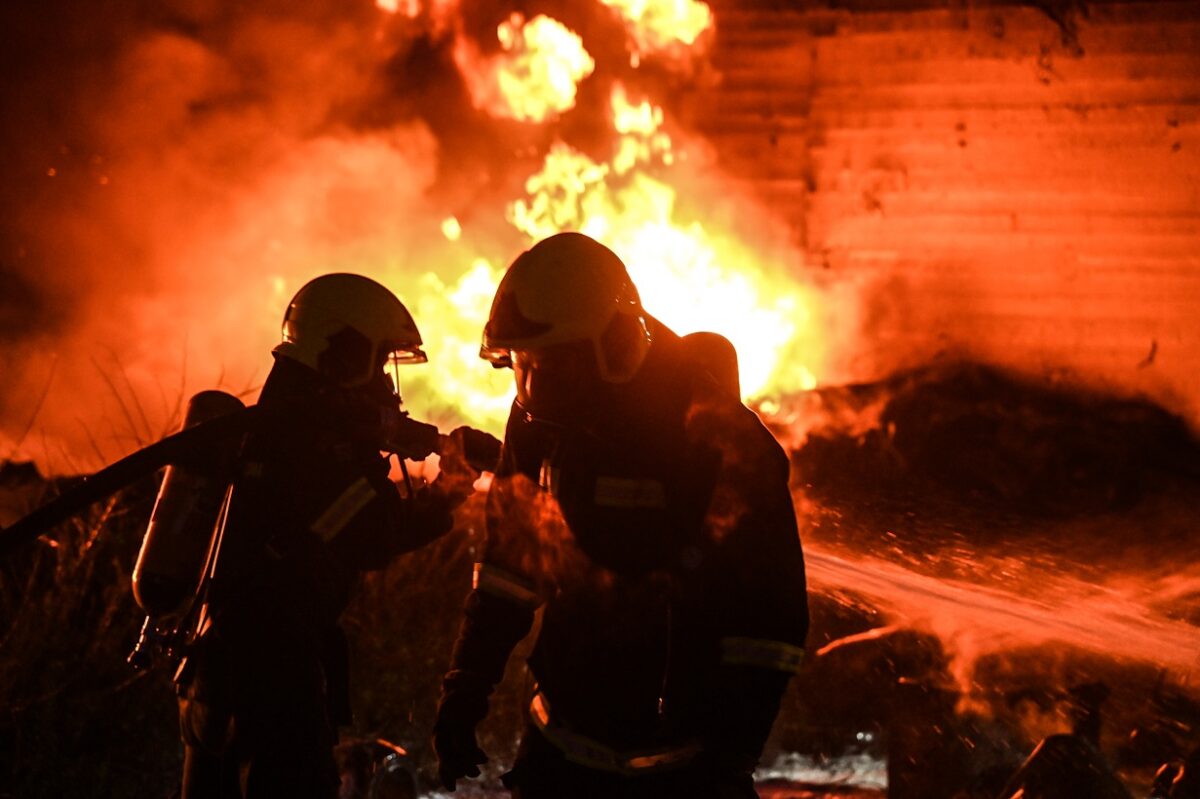 Φωτιά σε σπίτι στη Νέα Μάκρη - Αμεση επέμβαση της πυροσβεστικής