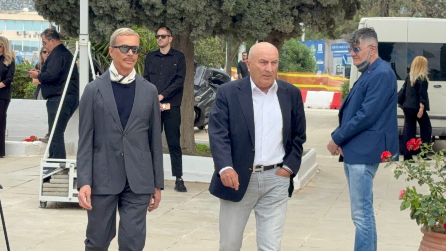 Ο Λάκης Γαβαλάς