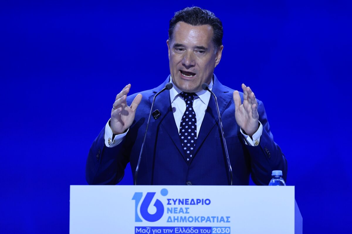 Άδωνις Γεωργιάδης από το Συνέδριο της ΝΔ: «Το δίλημμα είναι “Μητσοτάκης ή η Ελλάδα να γυρίσει πίσω στην παρακμή”»