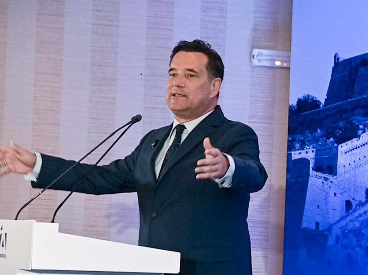 Ο Γεωργιάδης τρολάρει τον Ανδρουλάκη για το κόκκινο γαρύφαλλο: Η έλευση του κόμματος Τσίπρα έχει άμεσες επιπτώσεις