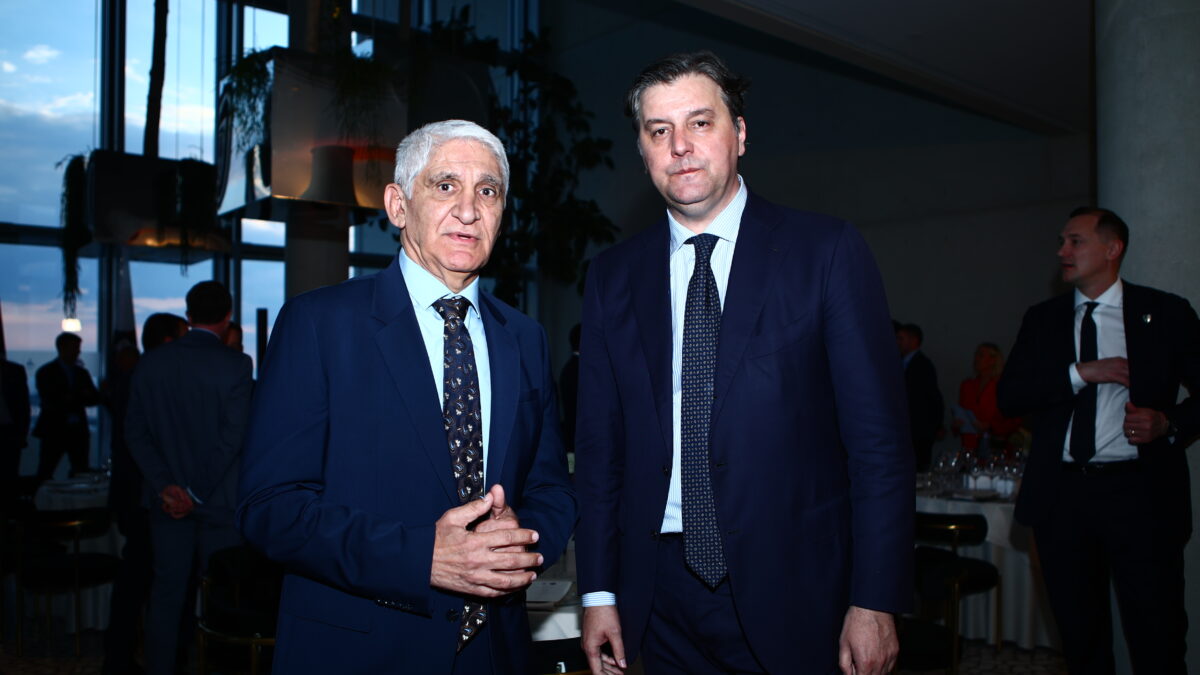 Ο Γιαννάκης και ο Μποντίρογκα