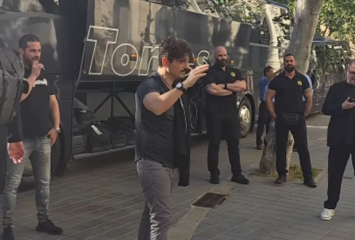 Βαλένθια - Παναθηναϊκός: Ο Δημήτρης Γιαννακόπουλος εμψύχωσε τους παίκτες κατά την αναχώρηση της αποστολής για το γήπεδο