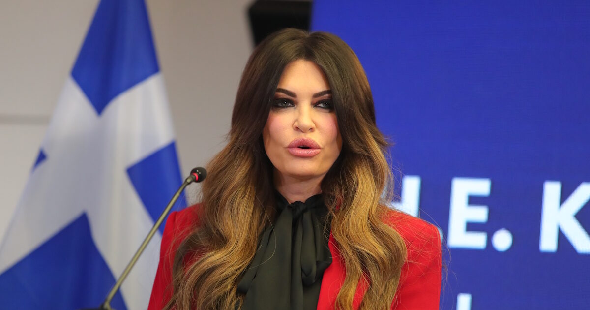Στα Χανιά η Κίμπερλι Γκιλφόιλ: Η επίσκεψη στη Σούδα και η άφιξη στο πολυτελές ξενοδοχείο όπου θα μείνει