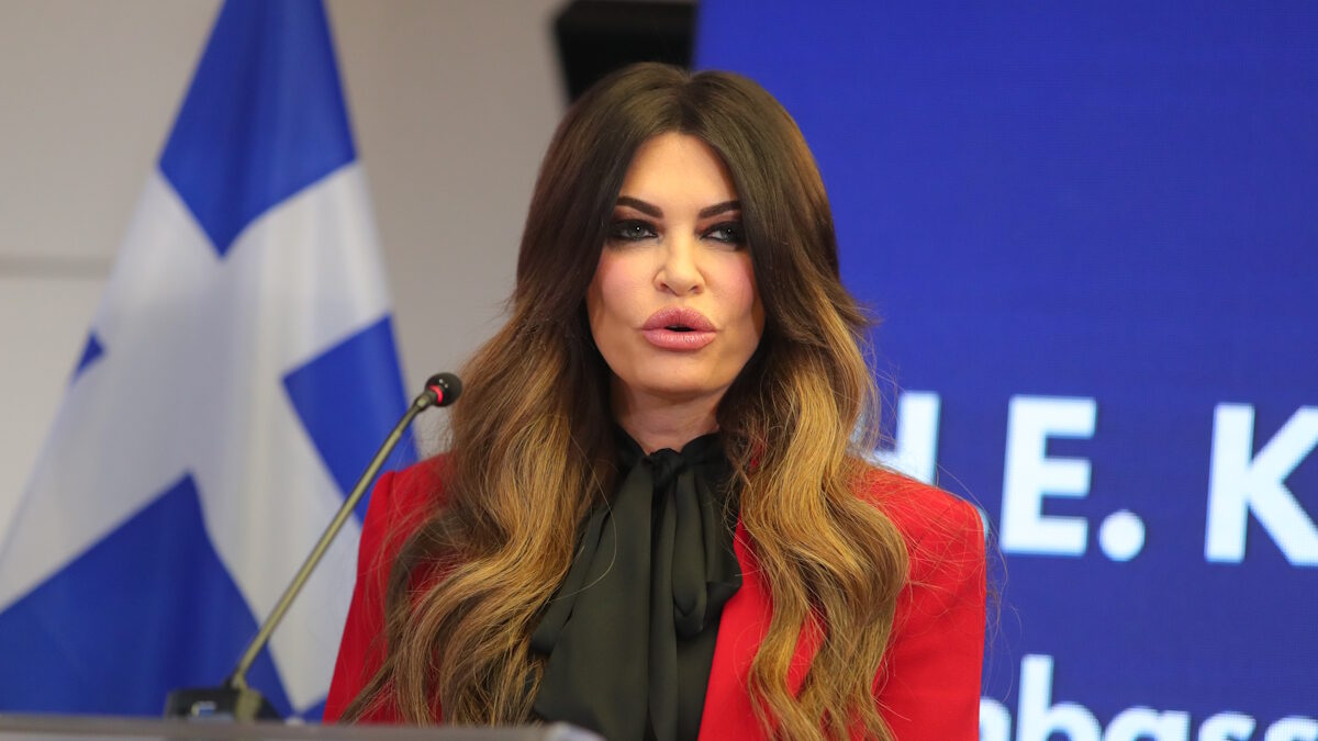 Η πρέσβης των ΗΠΑ, Κίμπερλι Γκιλφόιλ