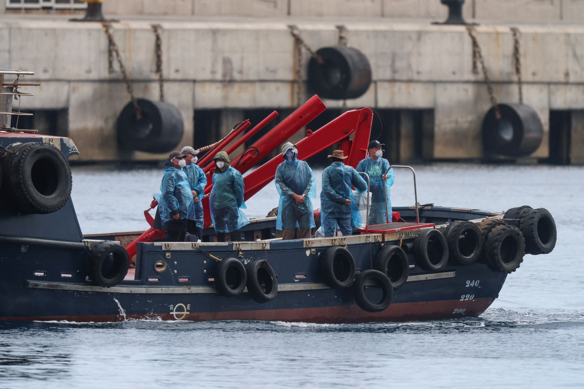 Επιxείρηση απομάκρυνσης των επιβατών από το κρουαζιερόπλοιο