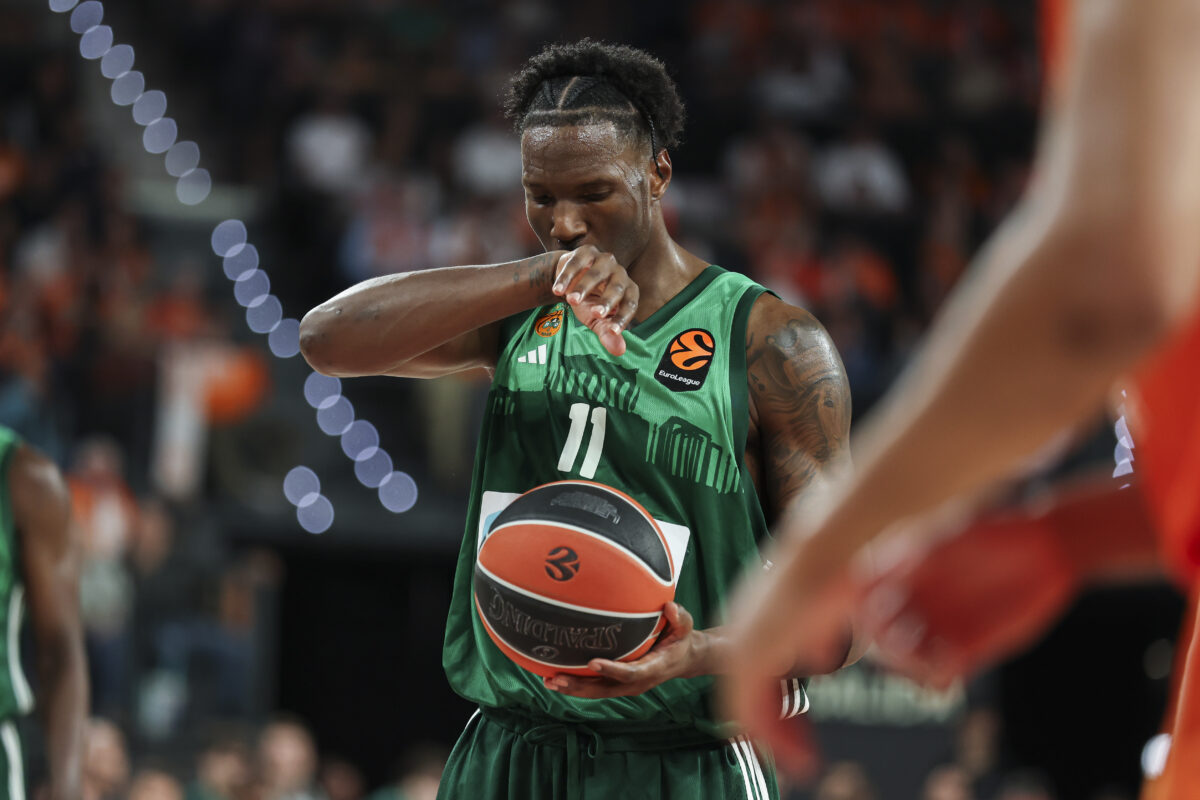 Βαλένθια - Παναθηναϊκός 105-107: Ο Χέιζ-Ντέιβις υπέγραψε το 2-0 και το τριφύλλι είναι αγκαλιά με την πρόκριση στο Final Four της Euroleague