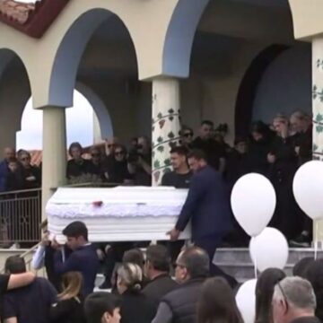 Κηδεία του 13χρονου που σκοτώθηκε με το πατίνι στην Ουκρανία