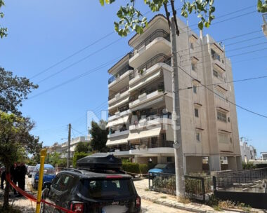 Από αυτήν την πολυκατοικία έπεσαν οι δύο 17χρονες