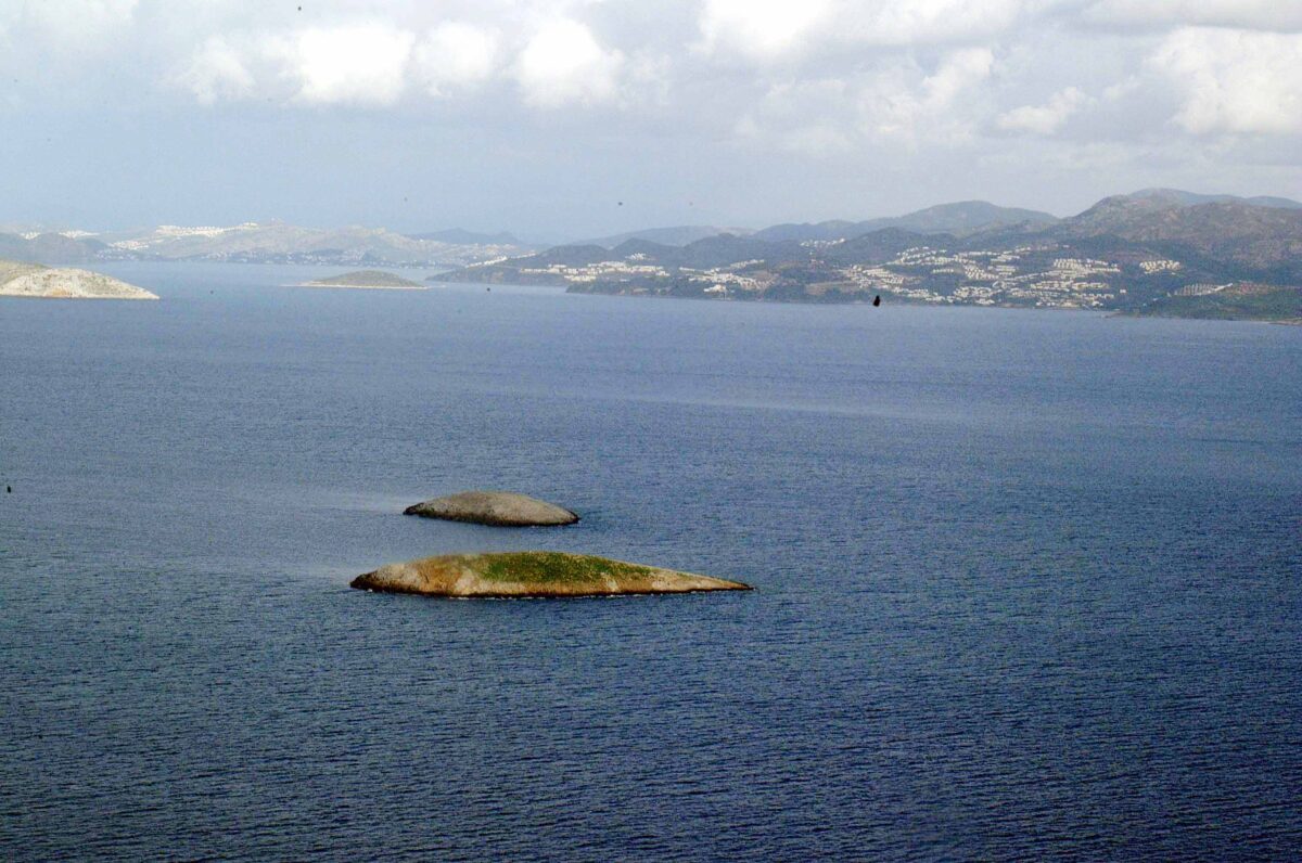 Ίμια: Καλύμνιοι ψαράδες καταγγέλλουν προκλήσεις από την τουρκική ακτοφυλακή - «Γύρισαν το πυροβόλο πάνω στο καΐκι»