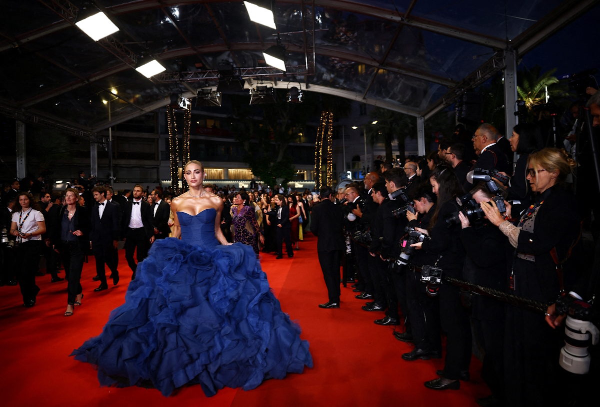Ιωάννα Τούνη: Οι εντυπωσιακές εικόνες από την εμφάνισή  της στο φεστιβάλ των Καννών – «Ζώντας τη στιγμή μου στο Χόλιγουντ»