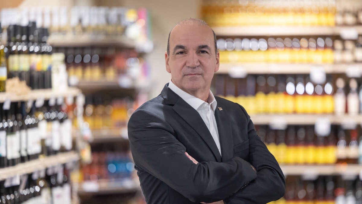 Ποιος είναι ο Γιάννης Μασούτης που μπαίνει «σφήνα» στο κλαμπ των ισχυρών των σούπερ μάρκετ