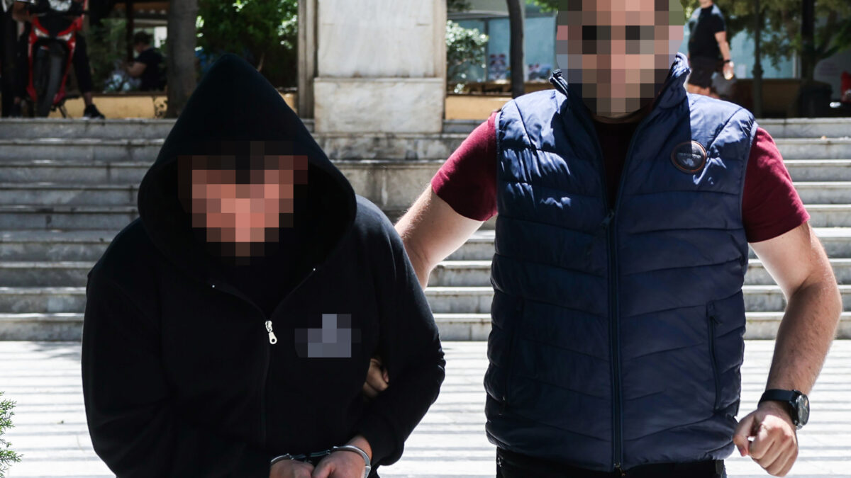 Ο 30χρονος που κατηγορείται για απόπειρα ανθρωποκτονίας σε βάρος της 28χρονης συζύγου του