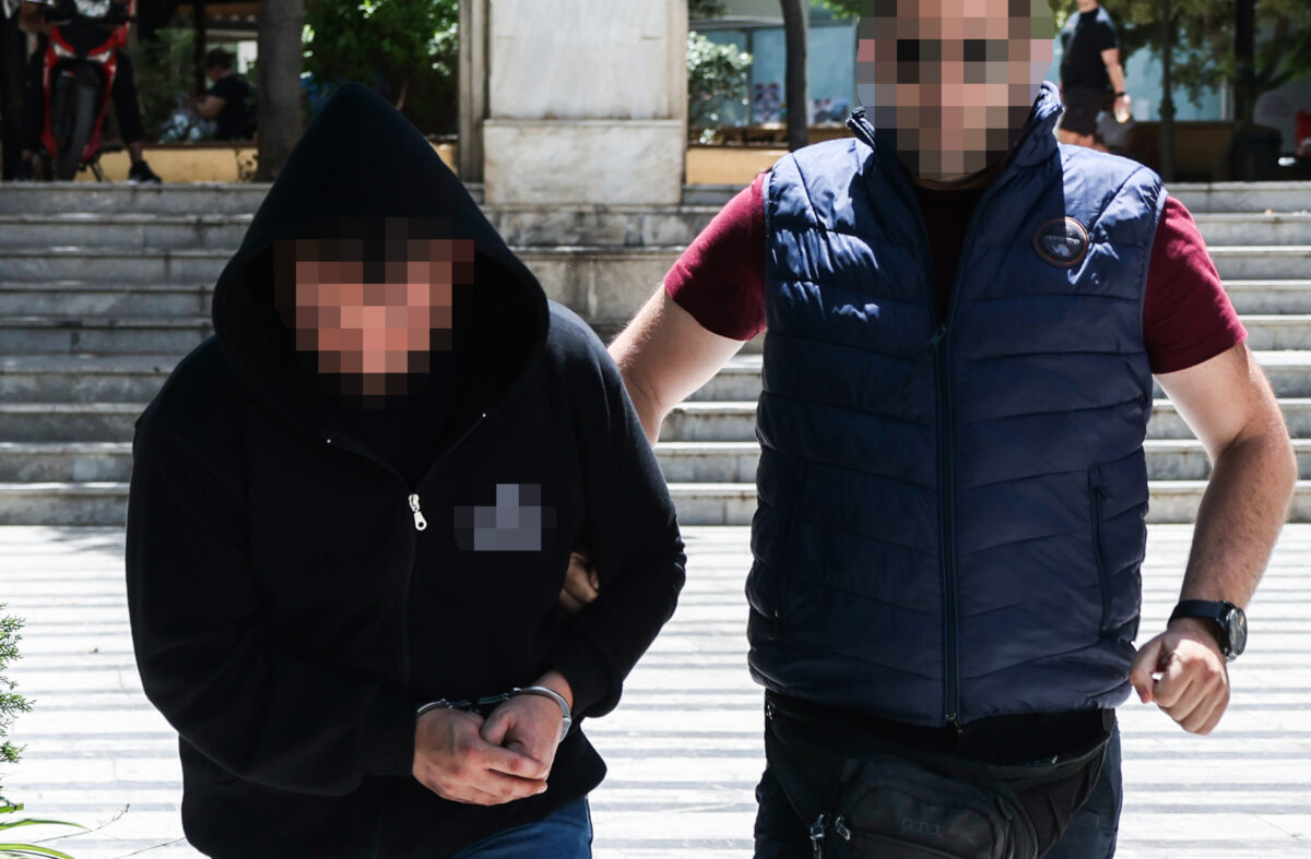 Ο 30χρονος που κατηγορείται για απόπειρα ανθρωποκτονίας σε βάρος της 28χρονης συζύγου του