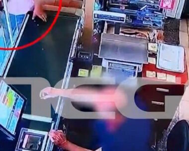 Ηράκλειο: Βίντεο ντοκουμέντο από τη στιγμή που η μητέρα της 3χρονης ψάχνει ταξί – Θολό τοπίο με τα παιδιά της, φέρεται να έχει γεννήσει έξι