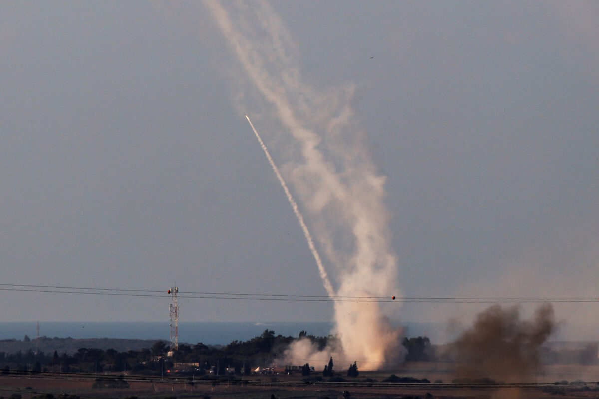 Ισραηλινό σύστημα Iron Dome αναχαιτίζει εχθρικούς πυραύλους