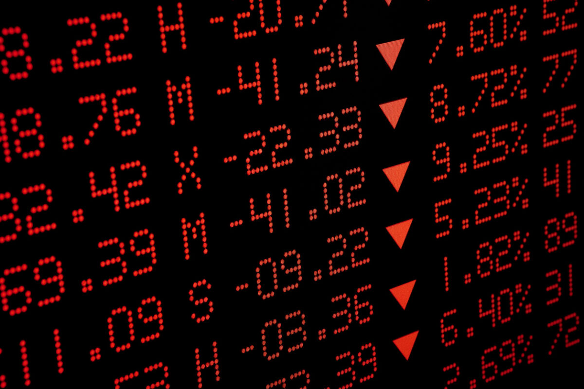 Sell-off σε Αθήνα, Ευρώπη και Wall Street εν μέσω ανησυχιών για πληθωρισμό και ομόλογα