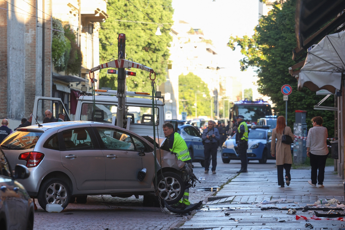 «Απέδειξα ότι η Ιταλία δεν έχει πεθάνει» λέει ο άντρας που μπλόκαρε τον 31χρονο οδηγό της παράσυρσης στη Μόντενα