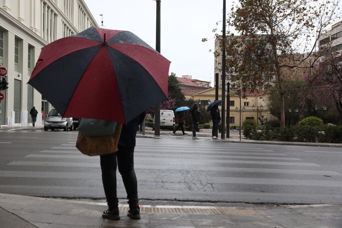 Καιρός σήμερα: Συννεφιασμένο σκηνικό με βροχές και καταιγίδες