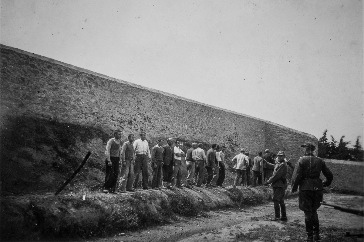Η εκτέλεση των 200 στην Καισαριανή την Πρωτομαγιά του 1944 και οι φωτογραφίες που αποτύπωσαν την τραγωδία