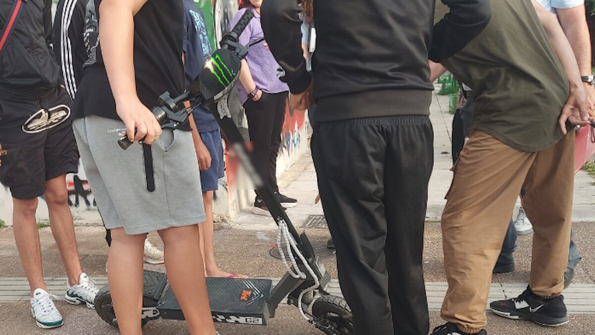 Πατίνι παρέσυρε και τραυμάτισε γυναίκα στο κέντρο της Καλαμάτας