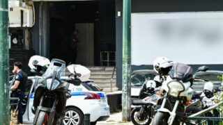 Αιματηρό επεισόδιο με πυροβολισμούς και τραυματία μια γυναίκα σε κατάστημα υγειονομικού ενδιαφέροντος στις Τζιτζιφιές στην Καλλιθέα, Κυριακή 10 Μαΐου 2026.