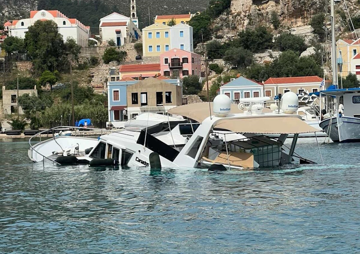Καστελόριζο: Εικόνες και βίντεο από τη βύθιση της πολυτελούς θαλαμηγού | Επικαιρότητα στο PlusTV.gr