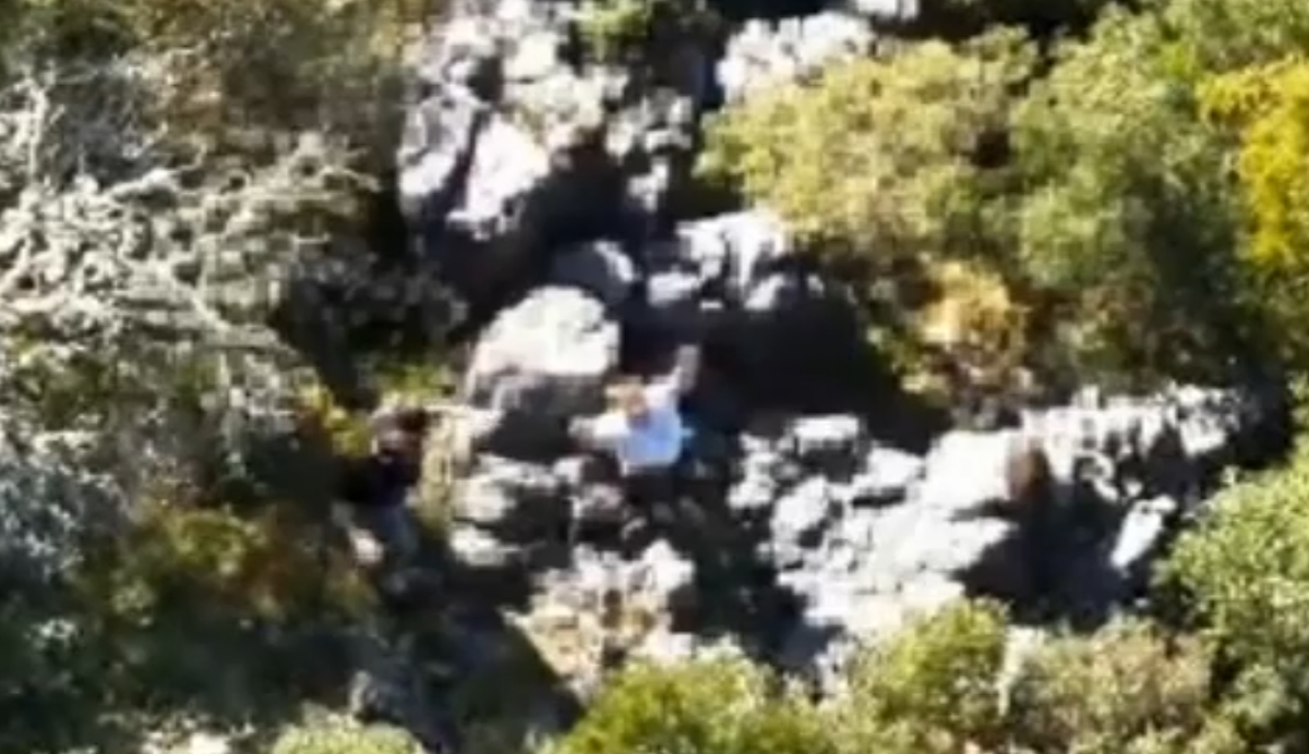Κέρκυρα: Η στιγμή που drone της πυροσβεστικής εντοπίζει δύο πεζοπόρους που έχασαν τον προσανατολισμό τους