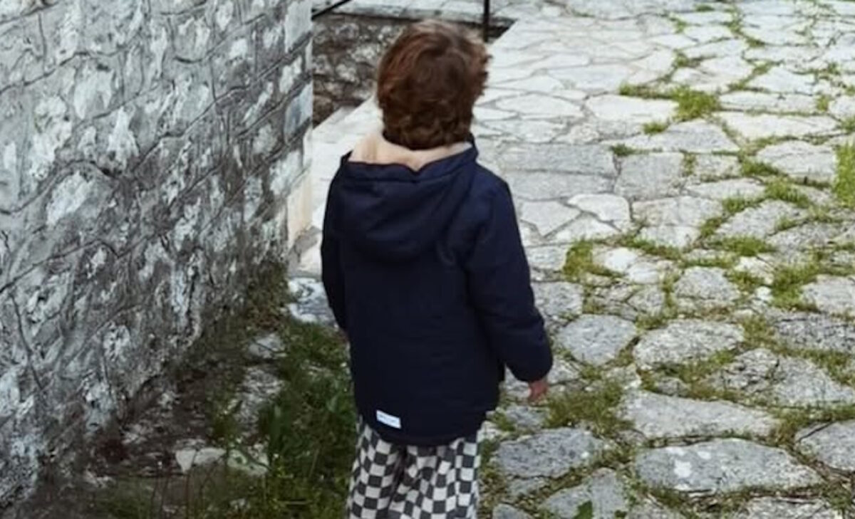 Ο Βασίλης Κικίλιας και η Τζένη Μπαλατσινού ταξίδεψαν στο Δολό Ιωαννίνων με τον γιο τους