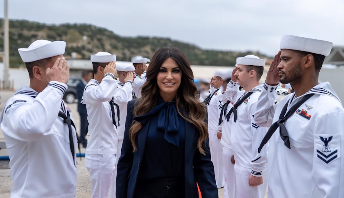 Η Κίμπερλι Γκιλφόιλ «ανέβασε» φωτογραφίες από την επίσκεψη στη ναυτική βάση της Σούδας