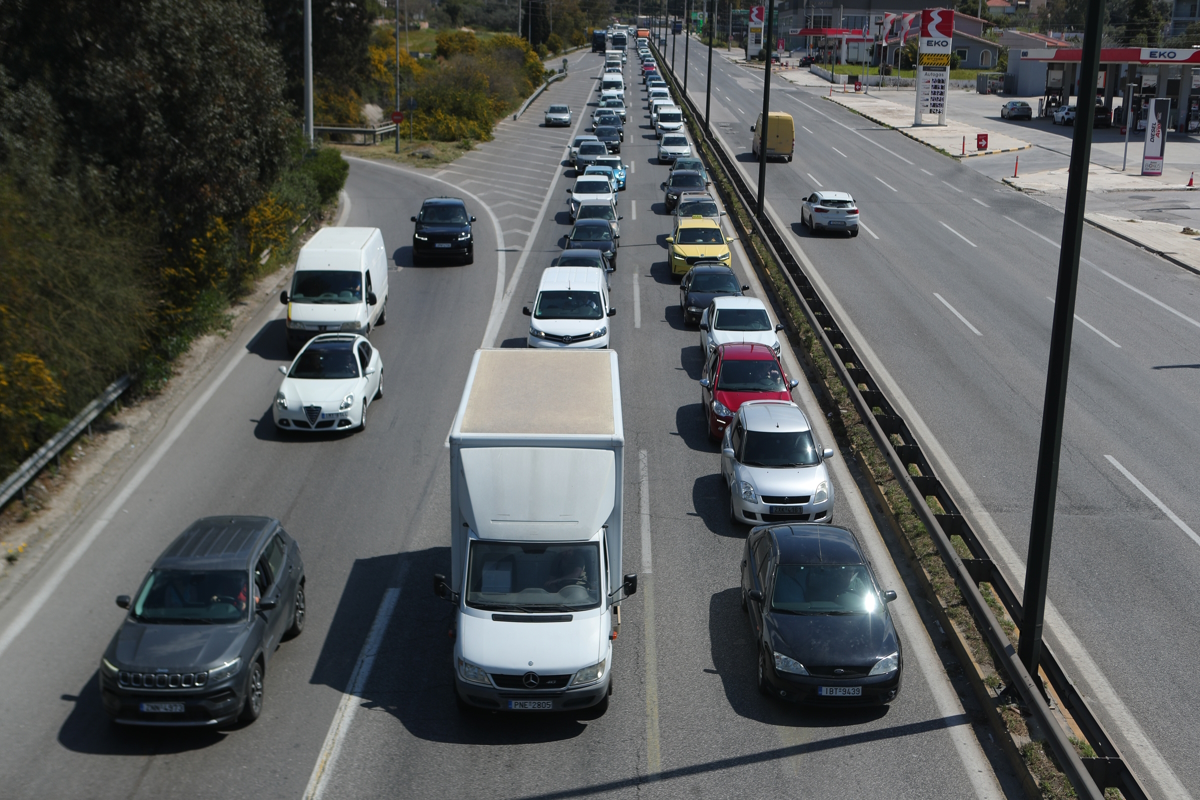 Επιστρέφουν οι εκδρομείς της Πρωτομαγιάς, live η κίνηση στις εθνικές οδούς