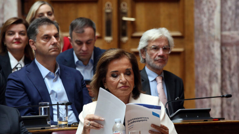 Η Ντόρα Μπακογιάννη στην ΚΟ της ΝΔ