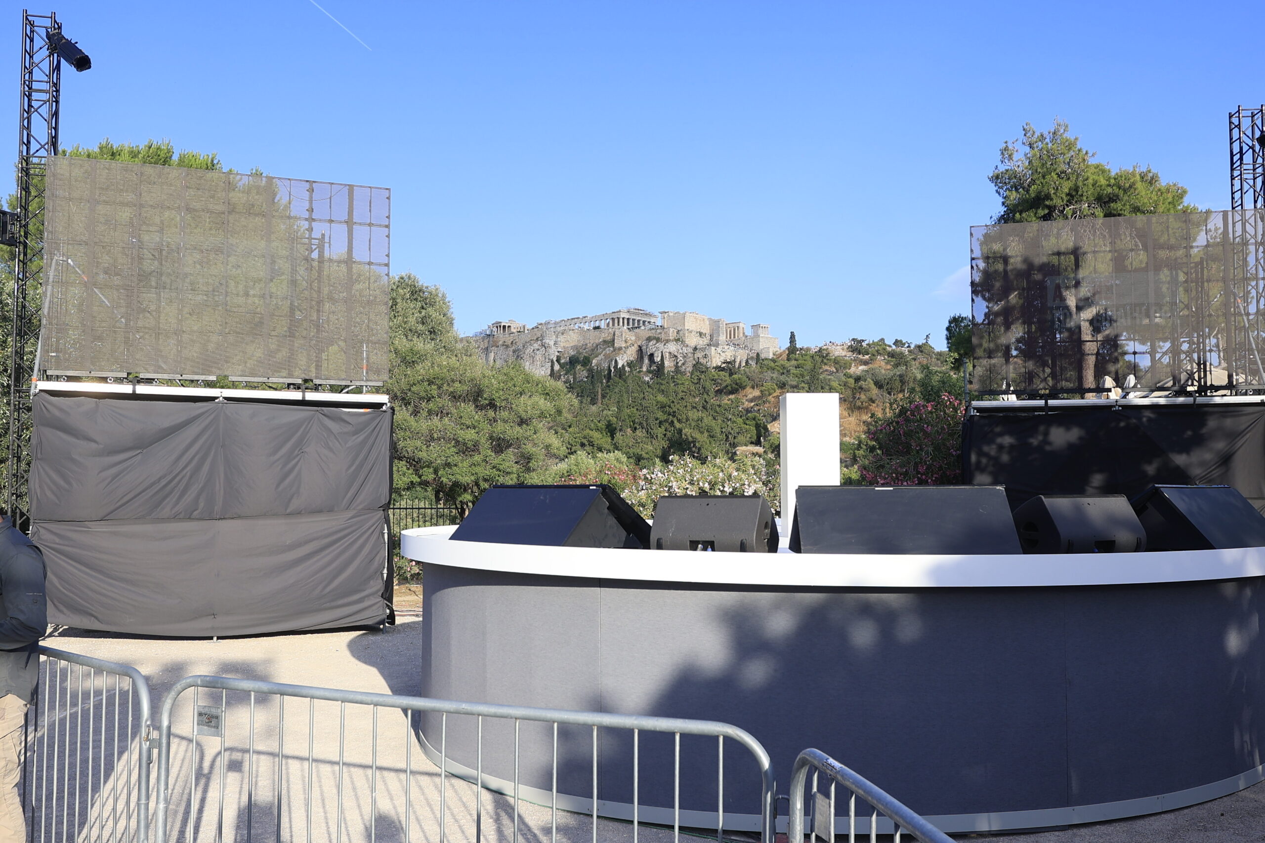 Εκδήλωση για τη παρουσίαση του ονόματος και της ιδρυτικής διακήρυξης του νέου κόμματος του Αλέξη Τσίπρα στην Πλατεία Θησείου. (Πηγή φωτογραφίας: ΓΙΩΡΓΟΣ ΚΟΝΤΑΡΙΝΗΣ / EUROKINISSI)