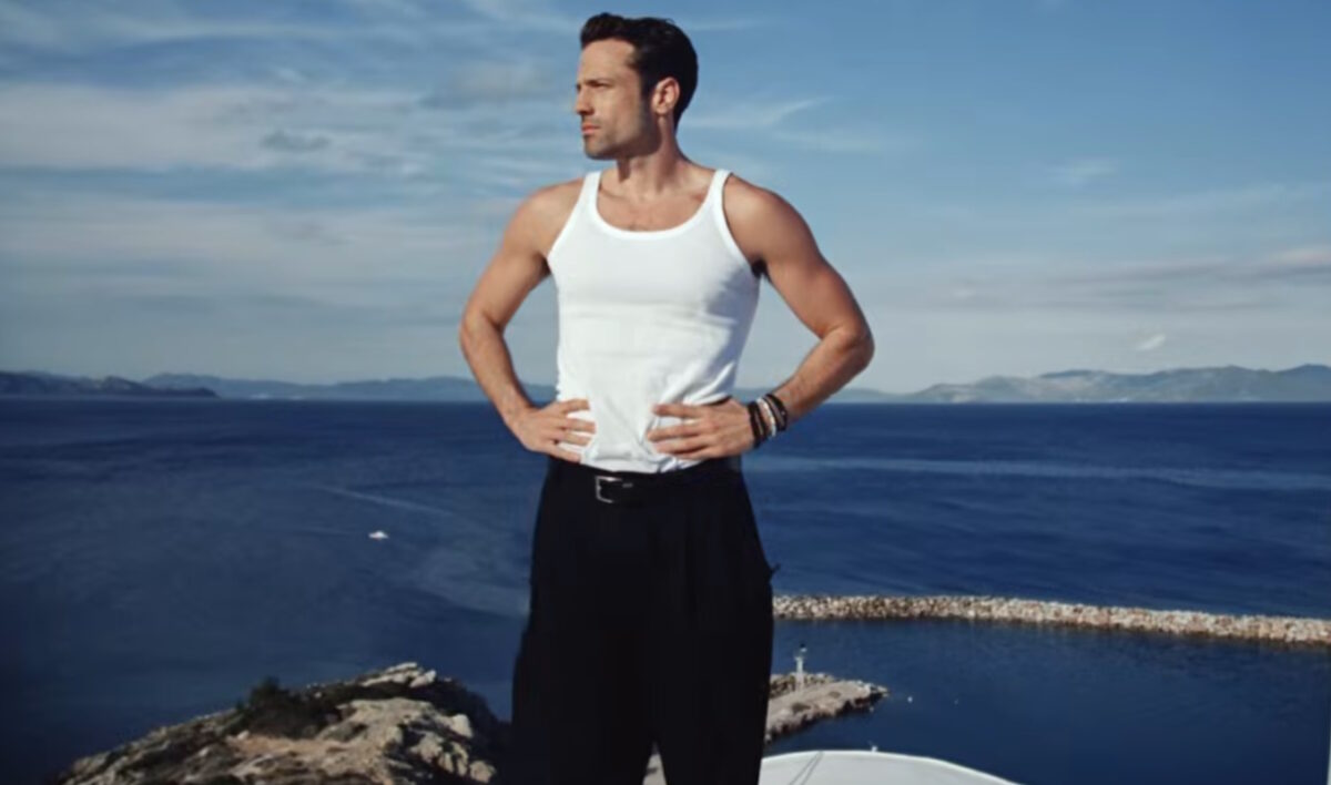 O Κωνσταντίνος Αργυρός κυκλοφόρησε το νέο του τραγούδι, με τίτλο «Καμπάνες»