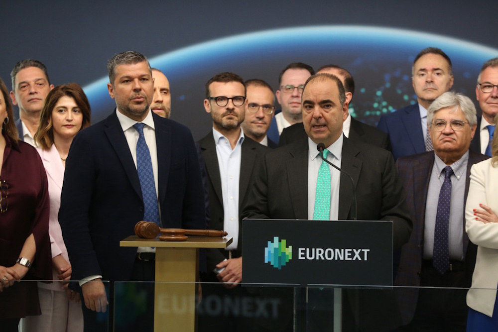 Ο διευθύνων σύμβουλος του Χρηματιστηρίου Αθηνών, Αλέξανδρος Κοντόπουλος μιλά στο ξεκίνημα της σημερινής συνεδρίασης του Χρηματιστηρίου καθώς εισάγονται στο Euronext Athens οι νέες μετοχές της ΔΕΗ