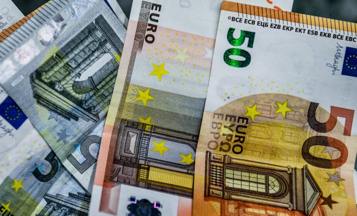 Απόφαση - «βόμβα» για τις χρεώσεις 0,80 ευρώ σε λογαριασμούς καταθέσεων