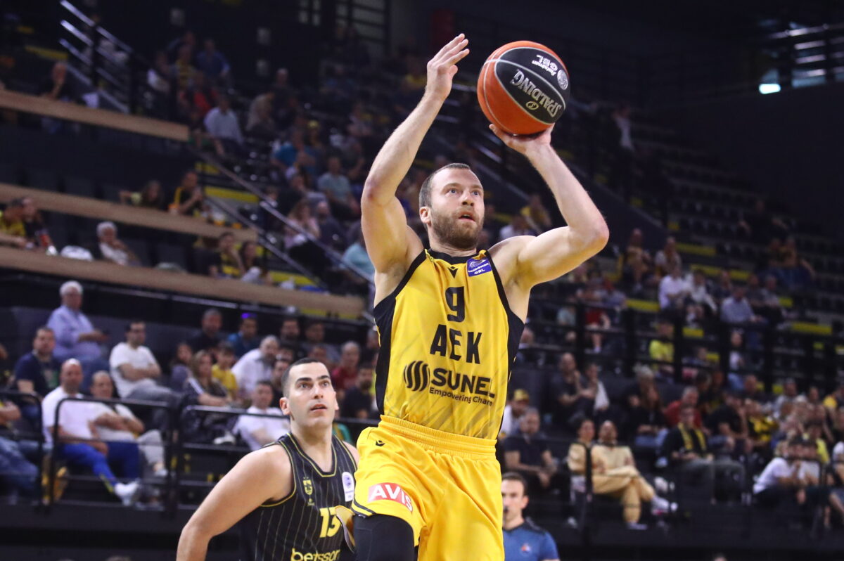 ΑΕΚ - Αρης Betsson 87-81: Δύσκολο 1-0 για την Ένωση στα προημιτελικά της GBL μέσα στα Ανω Λιόσια
