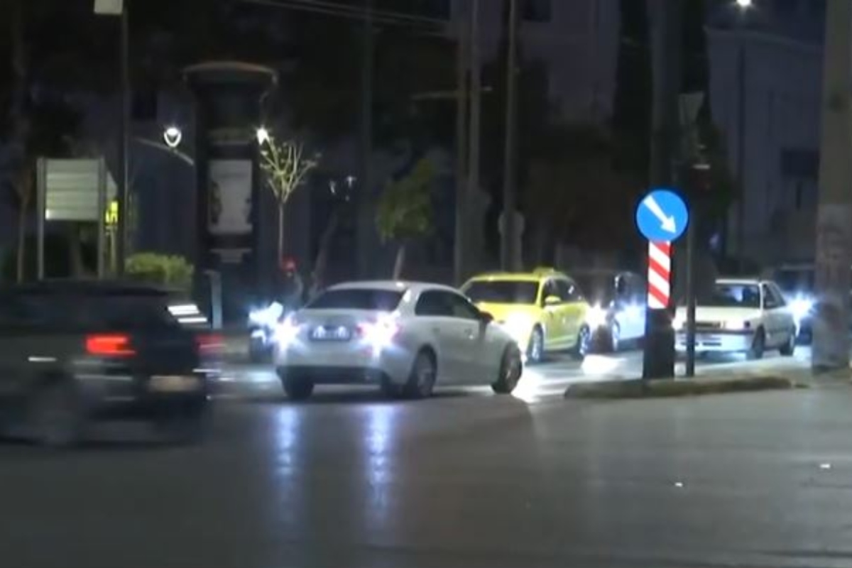Οδηγός αυτοκινήτου μπήκε ανάποδα στην λεωφόρο Αλεξάνδρας - Δείτε βίντεο