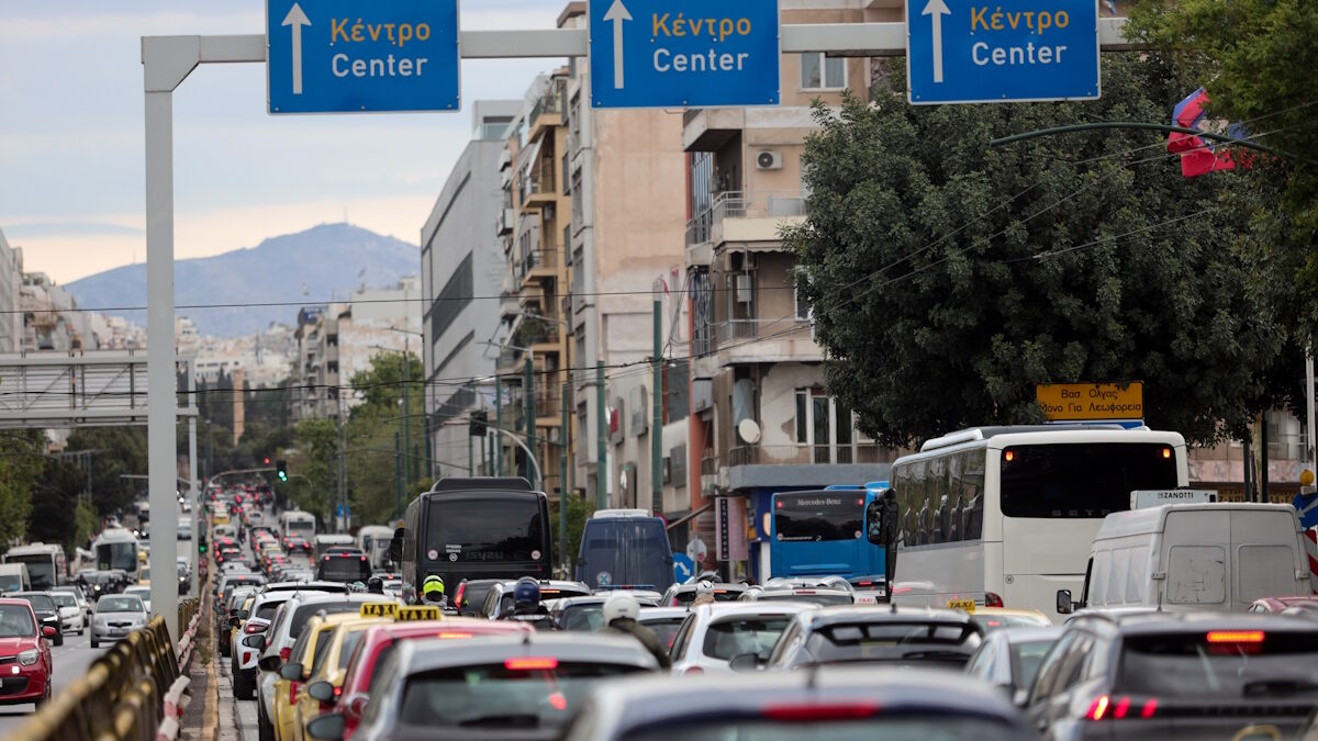 Έντονο κυκλοφοριακό στη λεωφόρο Συγγρού