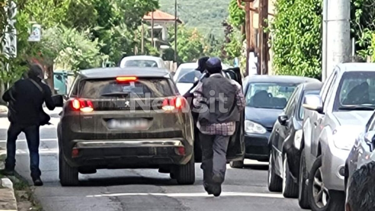 Ληστεία στην Κάτω Τιθορέα: Πληροφορίες πως οι δράστες κρύβονται πίσω από το χτύπημα με τα καλάσνικοφ στα ΕΛΤΑ Καλαβρύτων το 2025