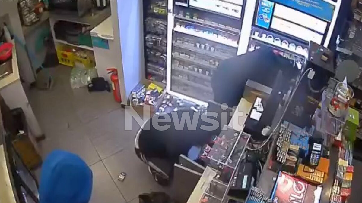 Η στιγμή που οι ληστές κάνουν άνω κάτω το μαγαζί