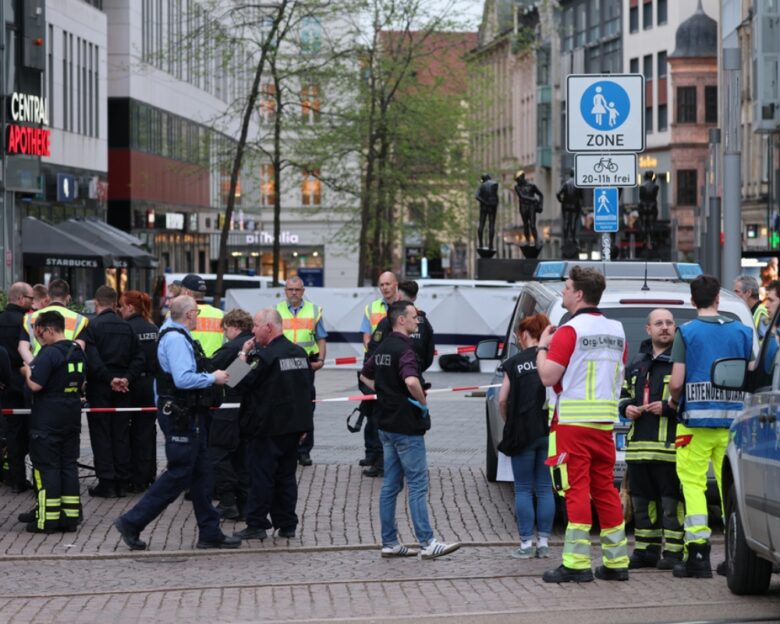 04 May 2026, Saxony, Leipzig: Emergency services stand at the entrance to Grimmaische Straße. A car has crashed into several people in Leipzig.
