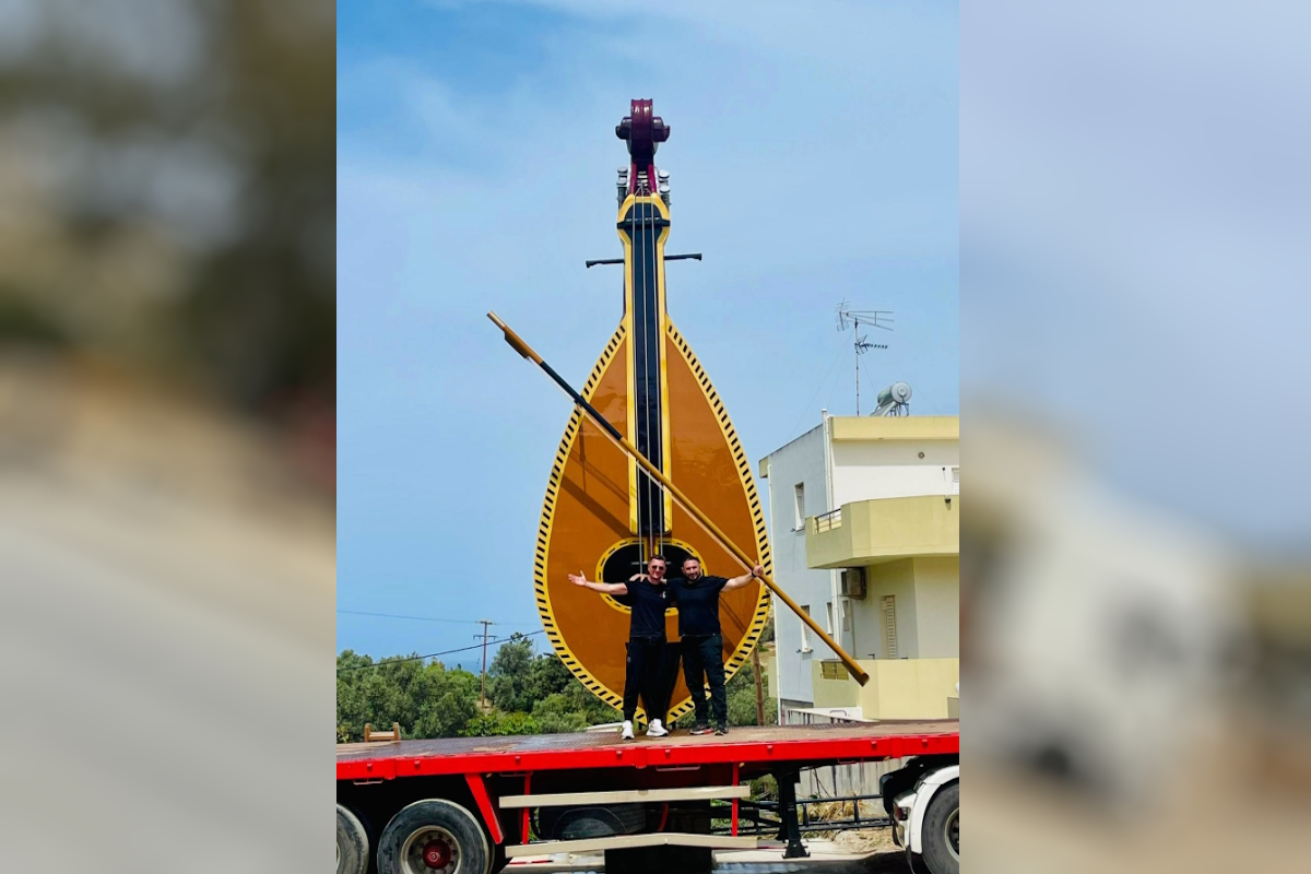 Ηράκλειο: Κατασκευάστηκε «η μεγαλύτερη κρητική λύρα στον κόσμο» - Χρειάστηκε 6 μήνες για να ολοκληρωθεί
