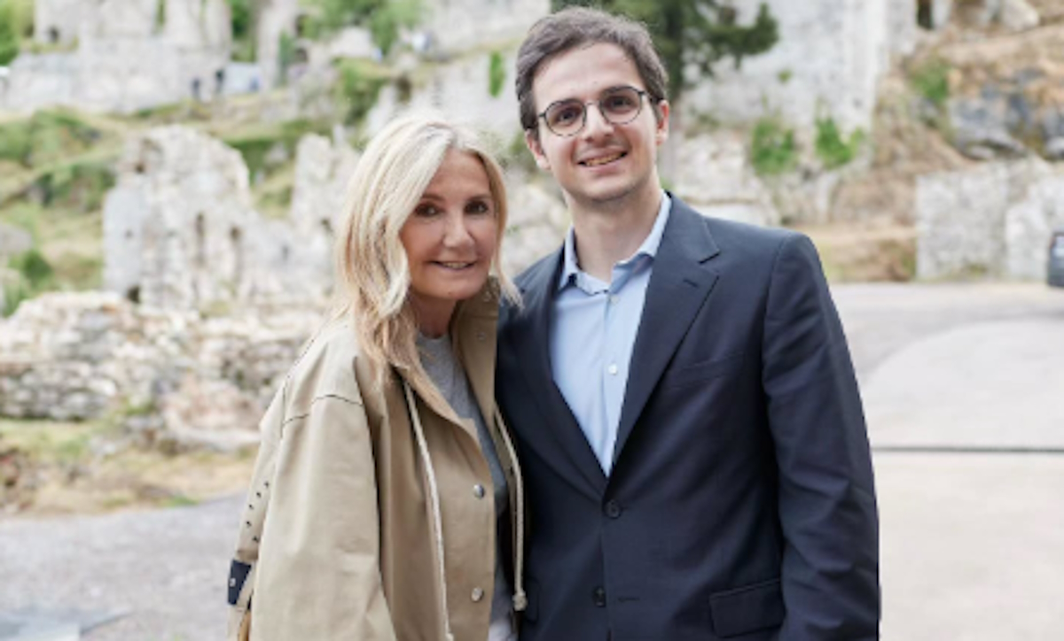 Η Μαρέβα Μητσοτάκη με τον Κωνσταντίνο Μητσοτάκη στον Μυστρά: Η φωτογραφία με τον εορτάζοντα γιο της και η ευχή