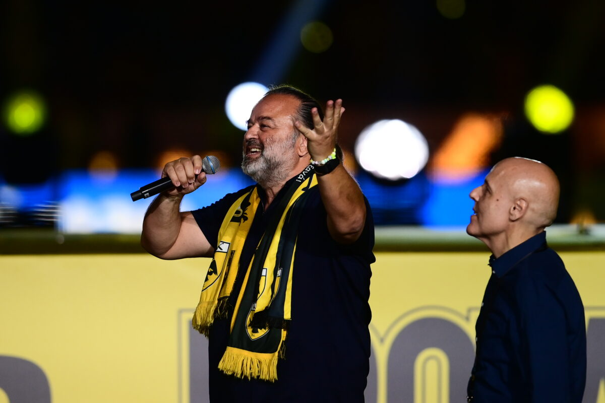 Μάριος Ηλιόπουλος: «Το νταβατζιλίκι τελείωσε για πάντα» - Το τραγούδι που ερμήνευσε μετά από απαίτηση των οπαδών της ΑΕΚ