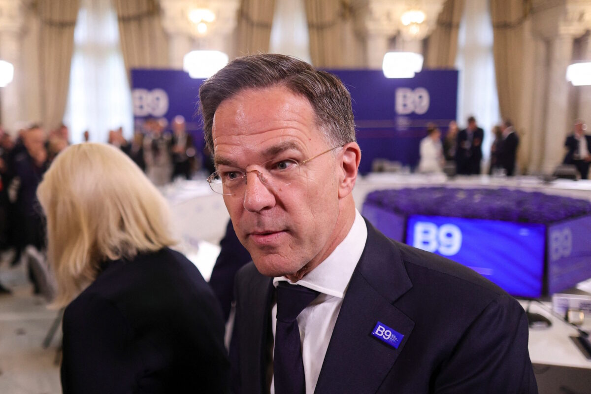 Ρούτε: Καμία επίπτωση στην άμυνα του NATO δεν θα έχει η απόσυρση Αμερικανών στρατιωτών από την Ευρώπη